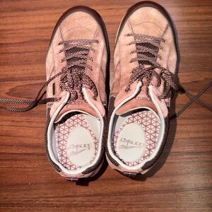 Dansko Women's Paisley Clay Waterproof Sneakers — WORN ONCE, FREE SHIPPING 📦
